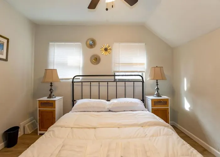 Cozy & Comfy In The - W Parking Holiday home Pittsburgh